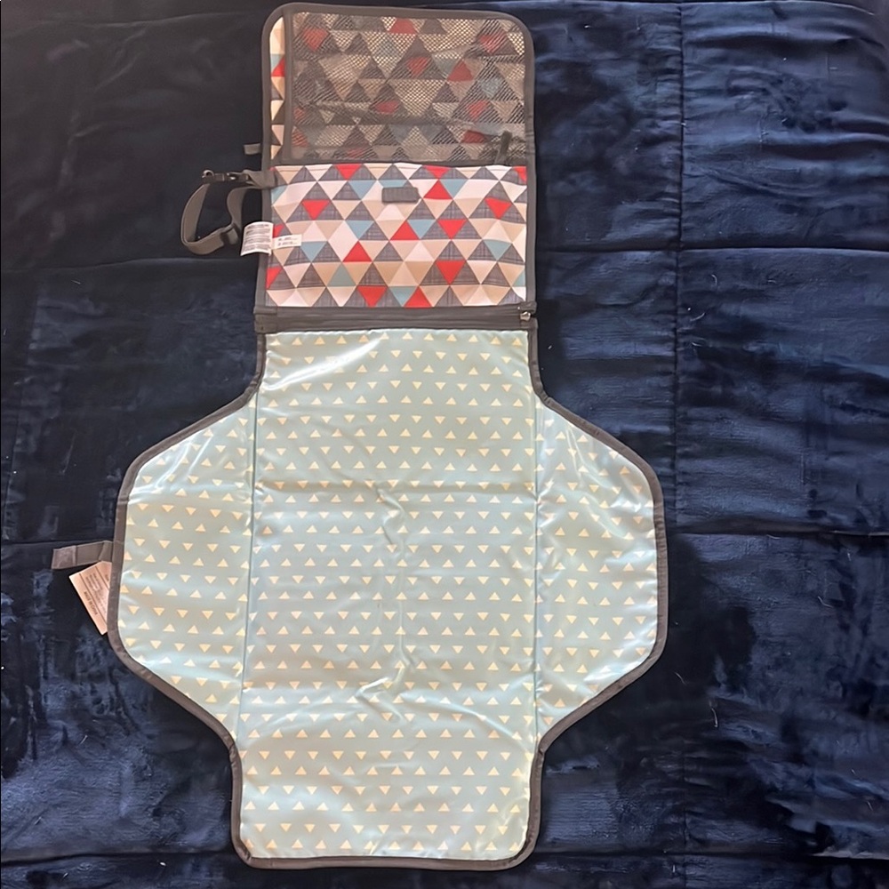 Skip Hop Changing stations Patterned Bag - Picture 4 of 7